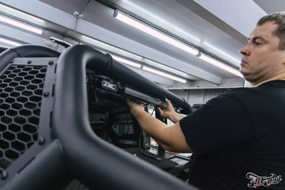 Установили пневмосигнал Тифон Т-37 и дополнительное освещение на Ford Raptor R
